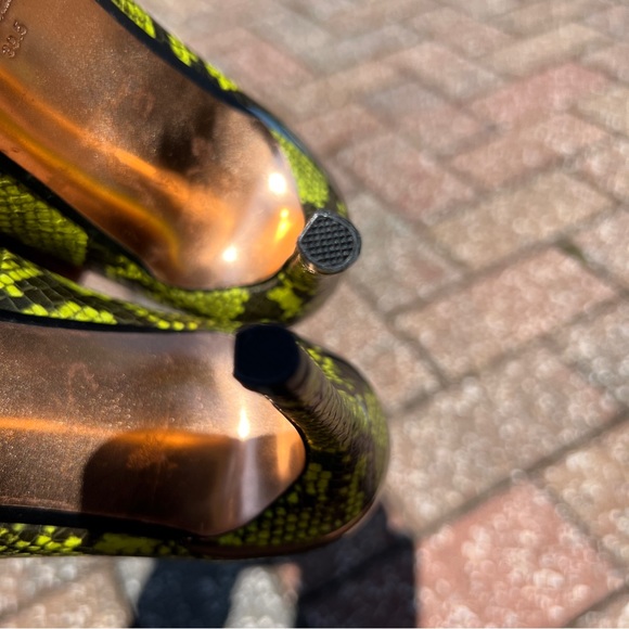 Ted Baker Izbelos neon yellow snakeskin heels - Picture 12 of 12